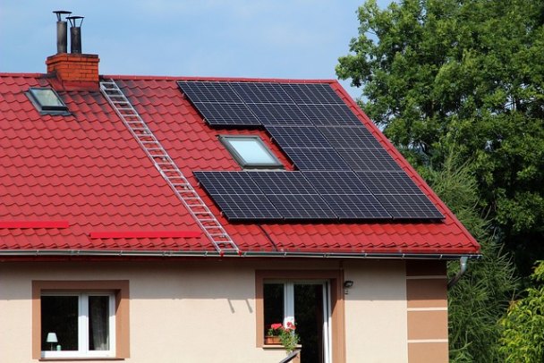 Descubre los beneficios de instalar panales solares en la casa