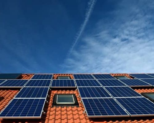Instalación de paneles solares híbrida o mixta