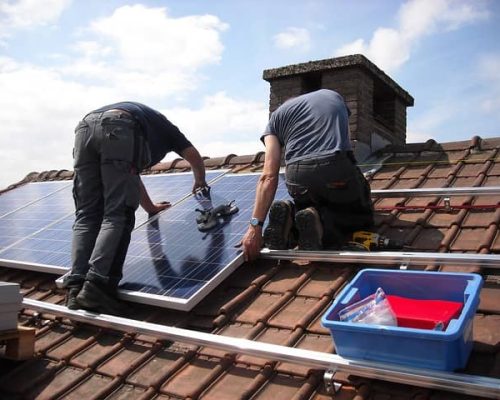 Los sistemas on grid se únen a tu sistema de red eléctrica si cuentas con ese servicio